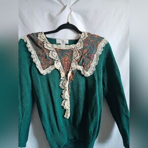 Elegant Green Sweater with Lace Trim Vintage